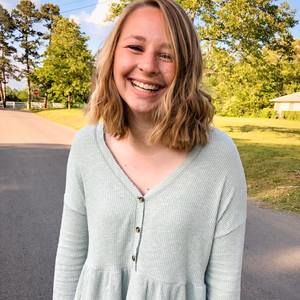 Meet your Posher, Chloe